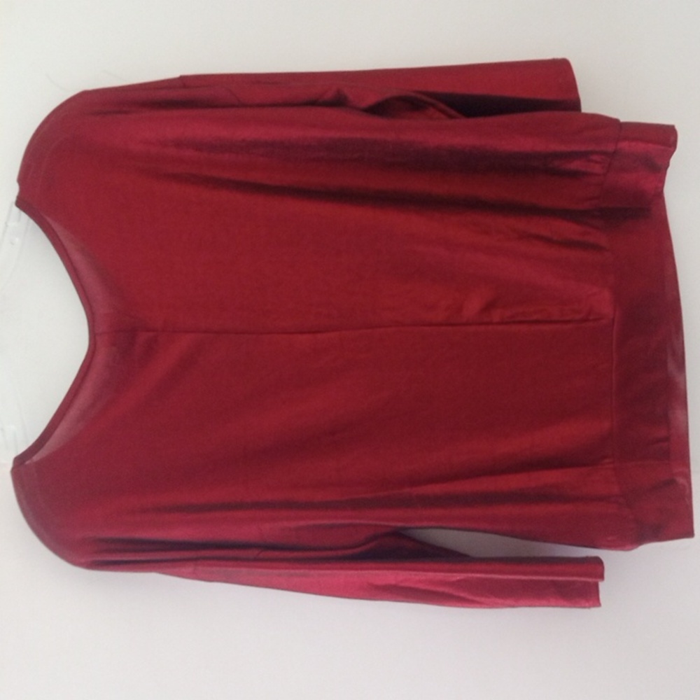 WRAPPER SHIMMERING RED DRAPED FRONT 3/4 SLEEVE BLOUSE SIZE MEDIUM NWT - Picture 2 of 3